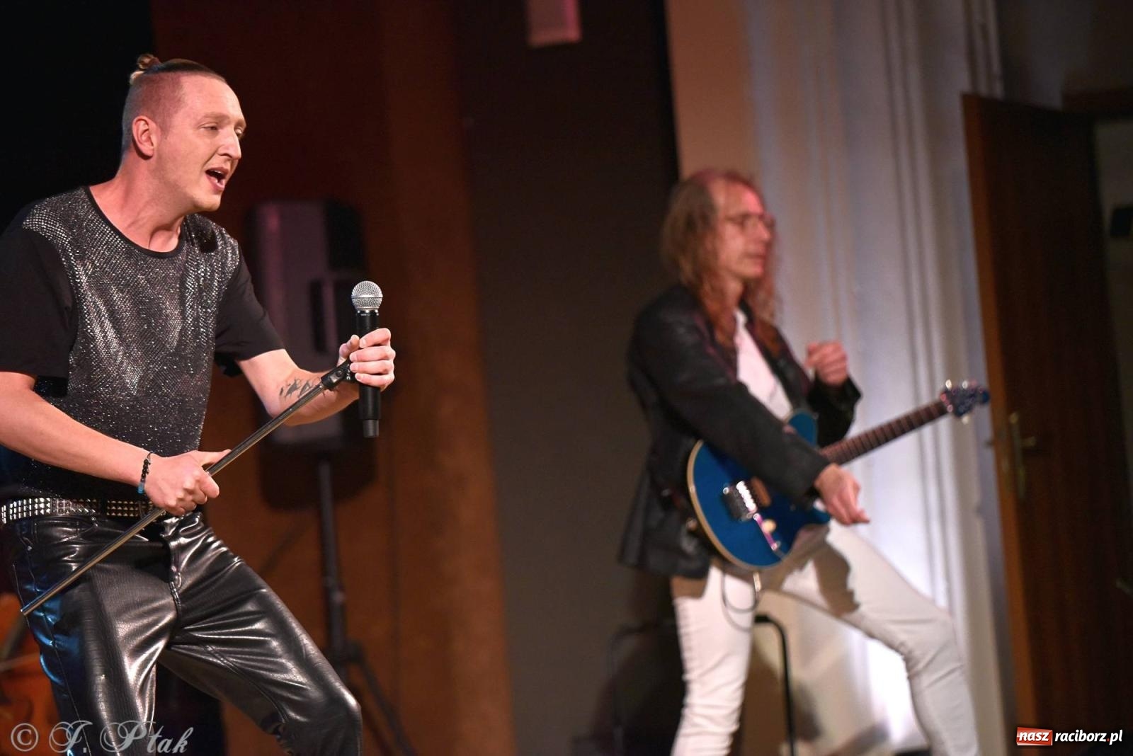 Zdjęcie w galerii na portalu naszraciborz.pl: Golden Hits of Queen & Majesty Orchestra w Raciborzu wiadomości z regionu