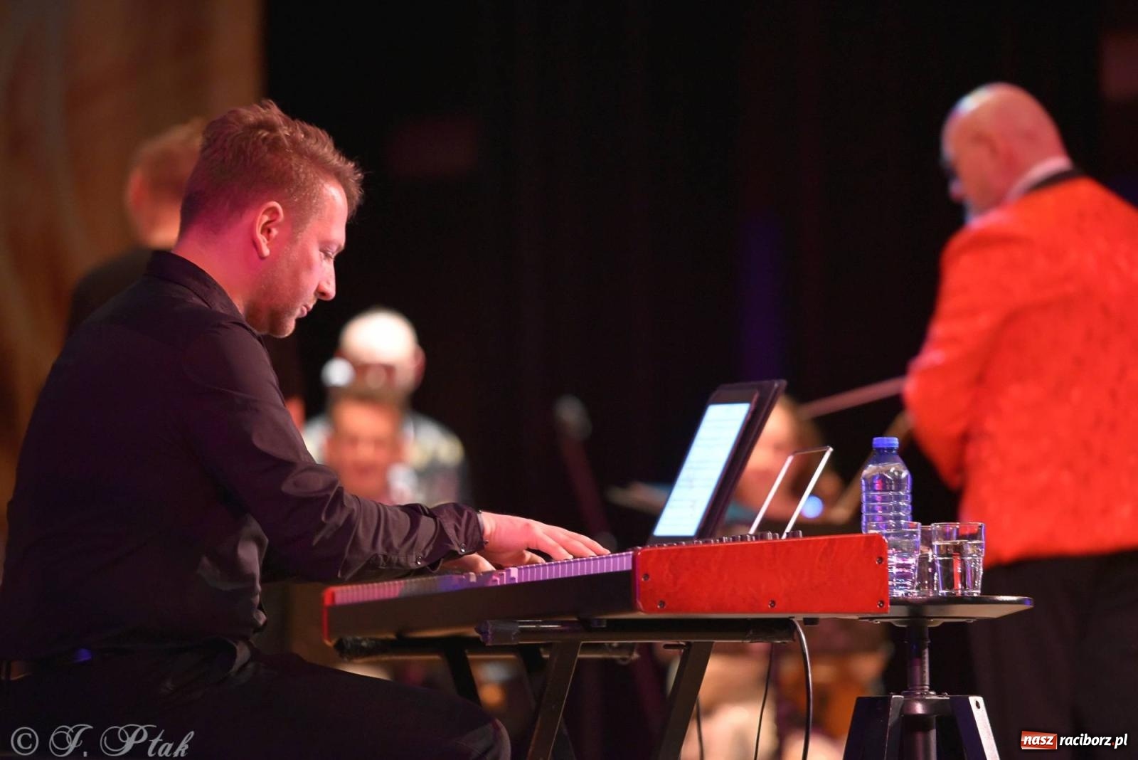 Zdjęcie w galerii na portalu naszraciborz.pl: Golden Hits of Queen & Majesty Orchestra w Raciborzu wiadomości z regionu
