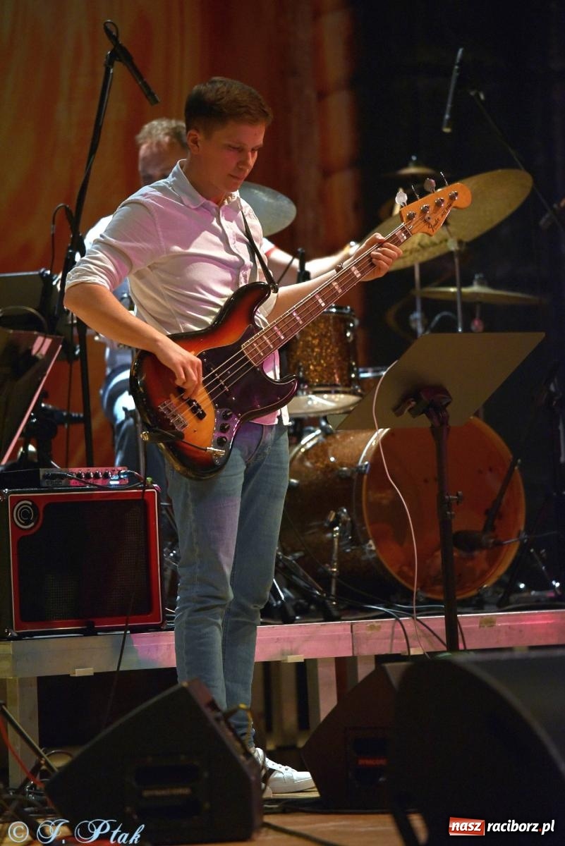 Zdjęcie w galerii na portalu naszraciborz.pl: Golden Hits of Queen & Majesty Orchestra w Raciborzu wiadomości z regionu