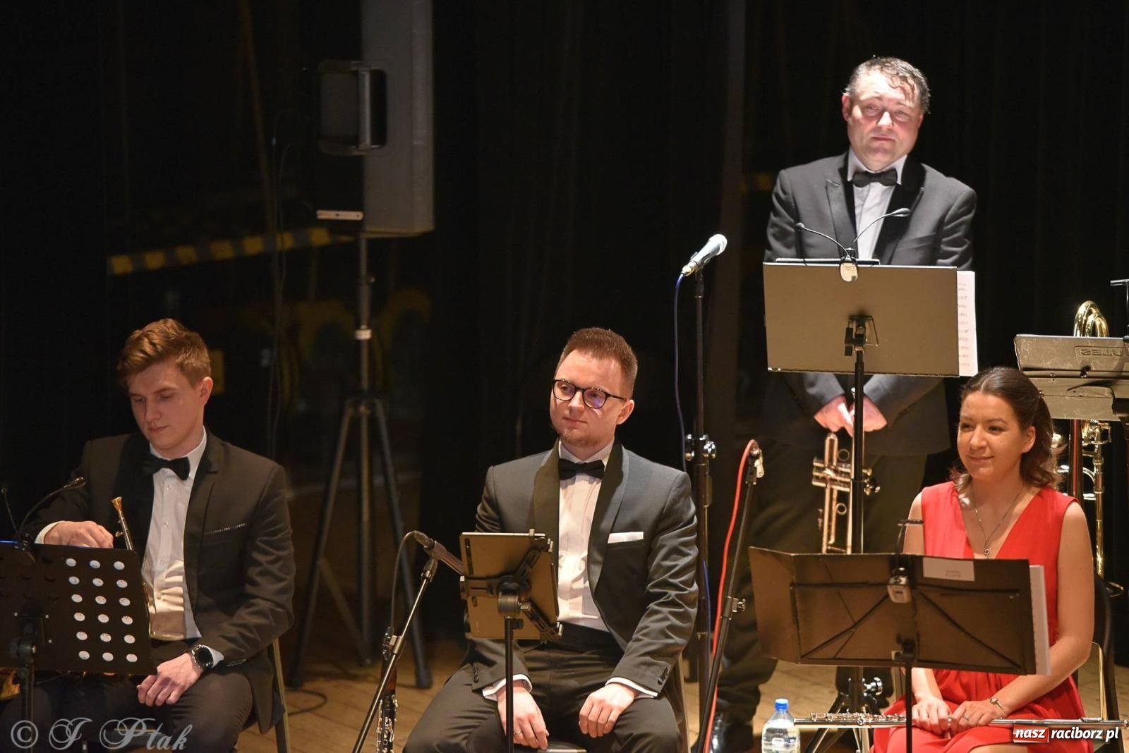 Zdjęcie w galerii na portalu naszraciborz.pl: Golden Hits of Queen & Majesty Orchestra w Raciborzu wiadomości z regionu