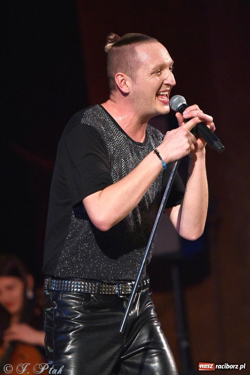 Zdjęcie w galerii na portalu naszraciborz.pl: Golden Hits of Queen & Majesty Orchestra w Raciborzu wiadomości z regionu