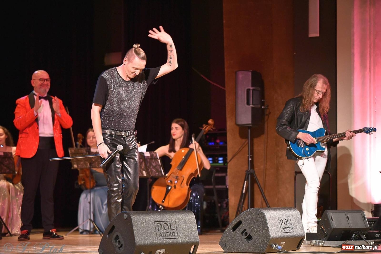 Zdjęcie w galerii na portalu naszraciborz.pl: Golden Hits of Queen & Majesty Orchestra w Raciborzu wiadomości z regionu