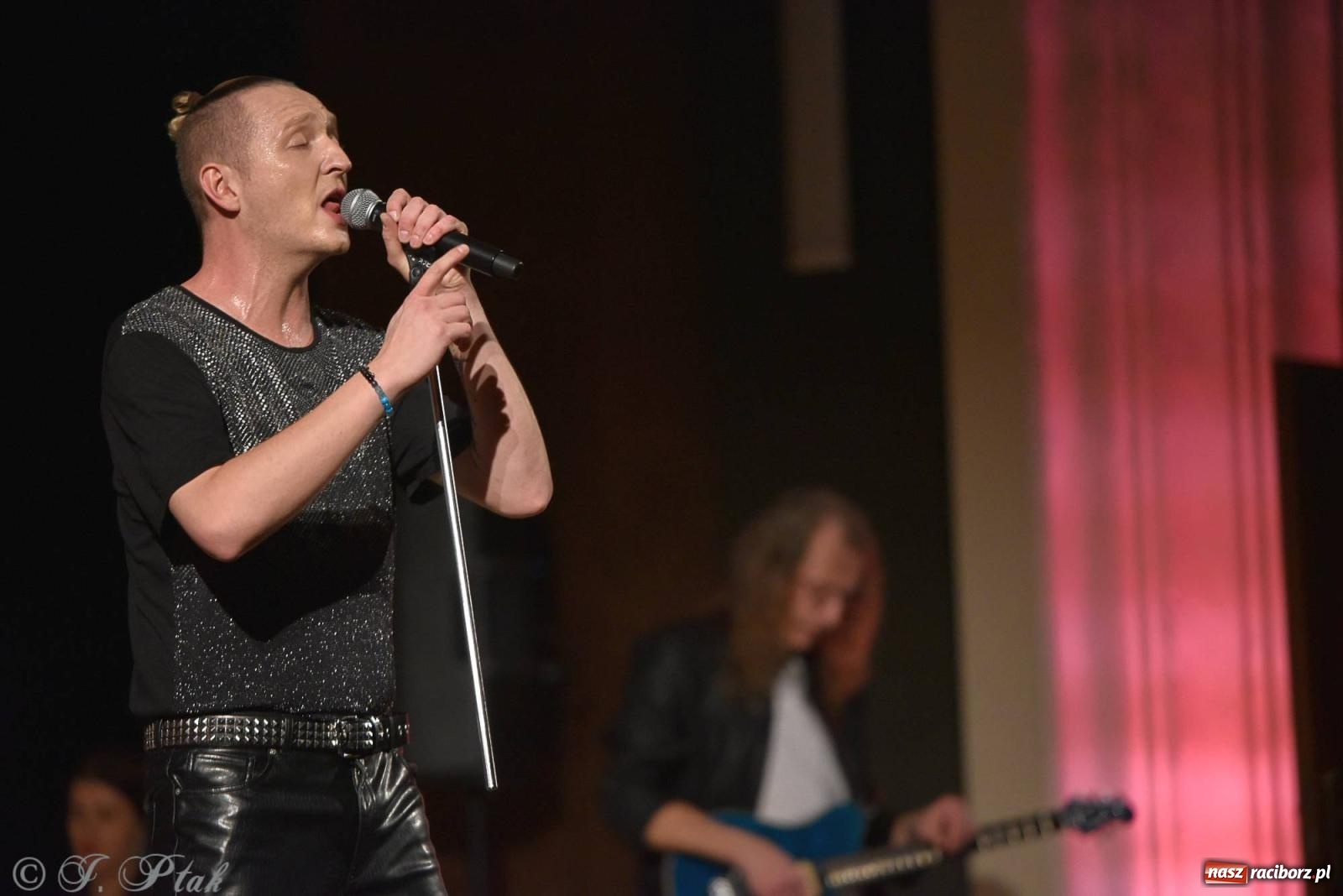 Zdjęcie w galerii na portalu naszraciborz.pl: Golden Hits of Queen & Majesty Orchestra w Raciborzu wiadomości z regionu