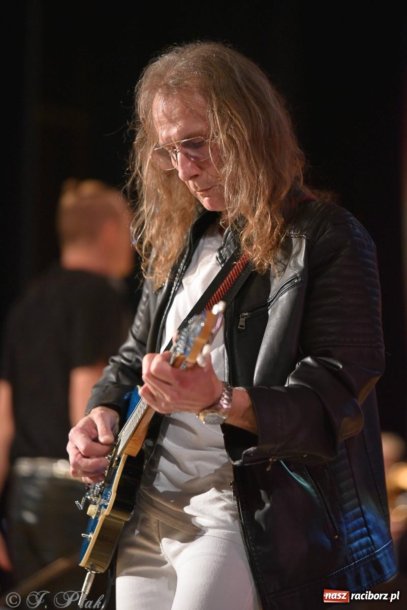 Zdjęcie w galerii na portalu naszraciborz.pl: Golden Hits of Queen & Majesty Orchestra w Raciborzu wiadomości z regionu