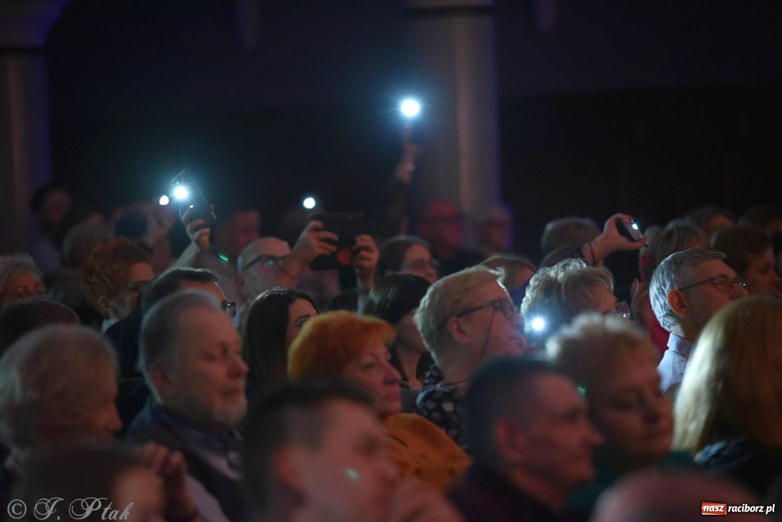 Zdjęcie w galerii na portalu naszraciborz.pl: Golden Hits of Queen & Majesty Orchestra w Raciborzu wiadomości z regionu