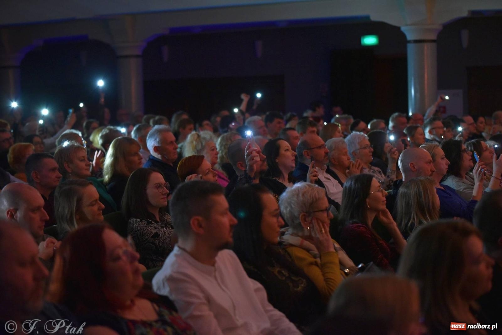 Zdjęcie w galerii na portalu naszraciborz.pl: Golden Hits of Queen & Majesty Orchestra w Raciborzu wiadomości z regionu