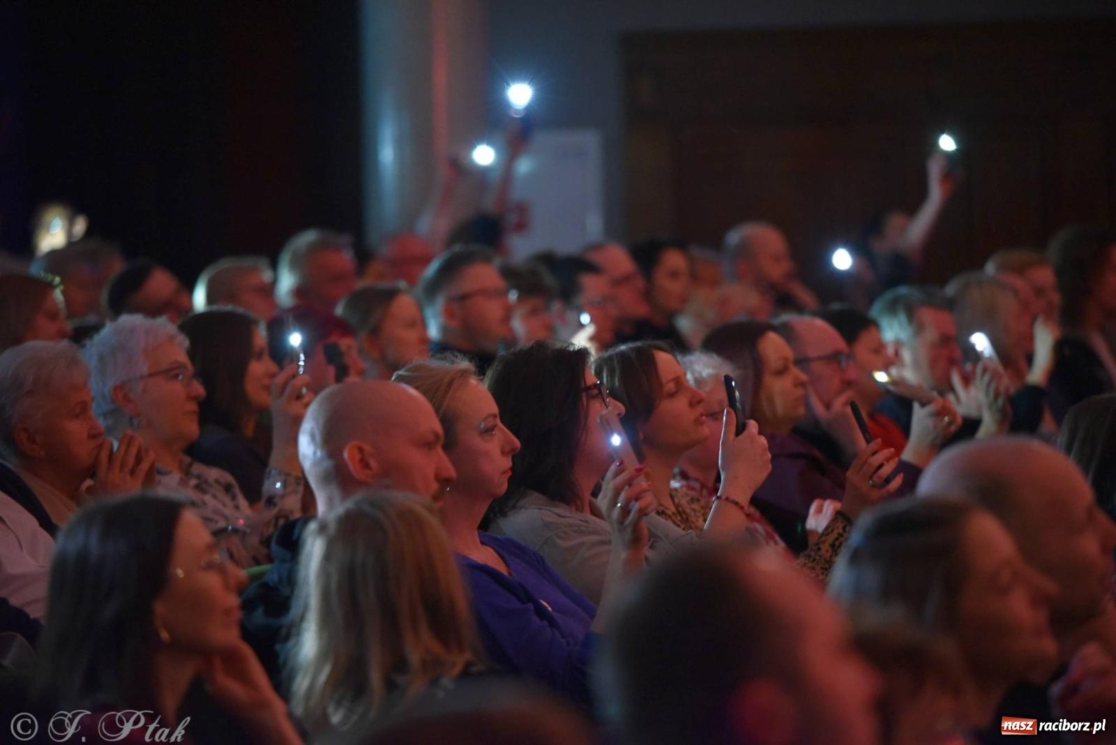 Zdjęcie w galerii na portalu naszraciborz.pl: Golden Hits of Queen & Majesty Orchestra w Raciborzu wiadomości z regionu