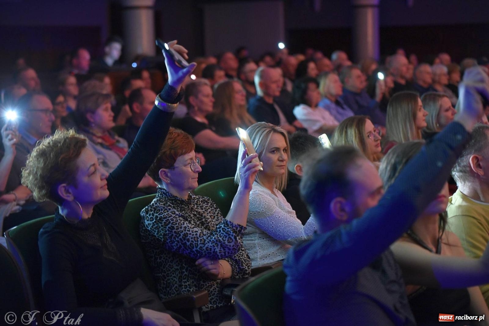 Zdjęcie w galerii na portalu naszraciborz.pl: Golden Hits of Queen & Majesty Orchestra w Raciborzu wiadomości z regionu