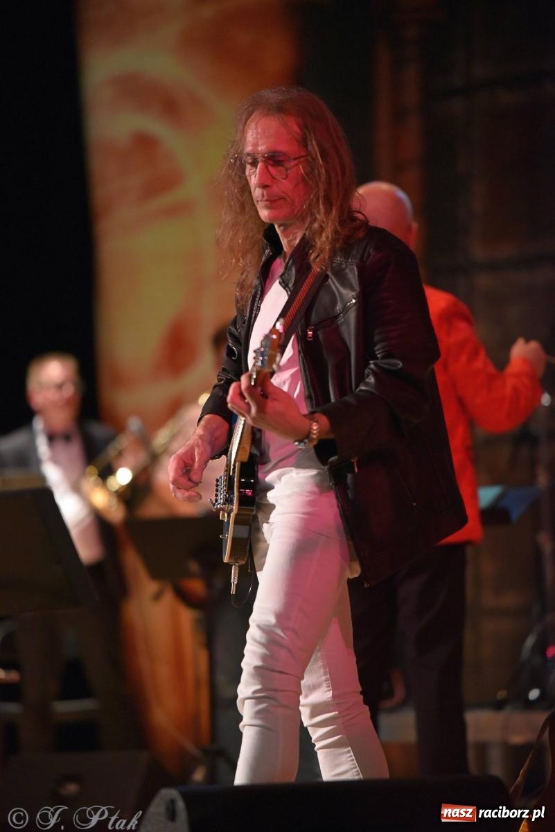 Zdjęcie w galerii na portalu naszraciborz.pl: Golden Hits of Queen & Majesty Orchestra w Raciborzu wiadomości z regionu