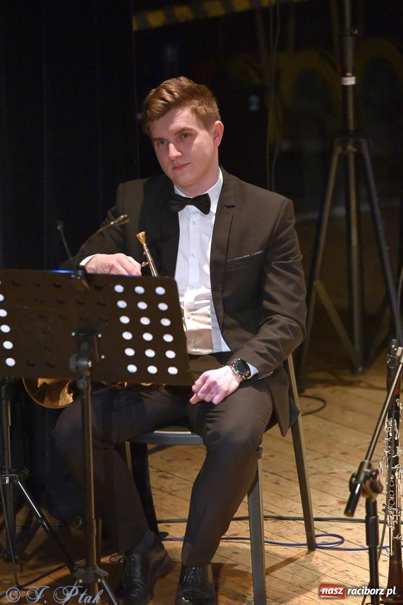 Zdjęcie w galerii na portalu naszraciborz.pl: Golden Hits of Queen & Majesty Orchestra w Raciborzu wiadomości z regionu