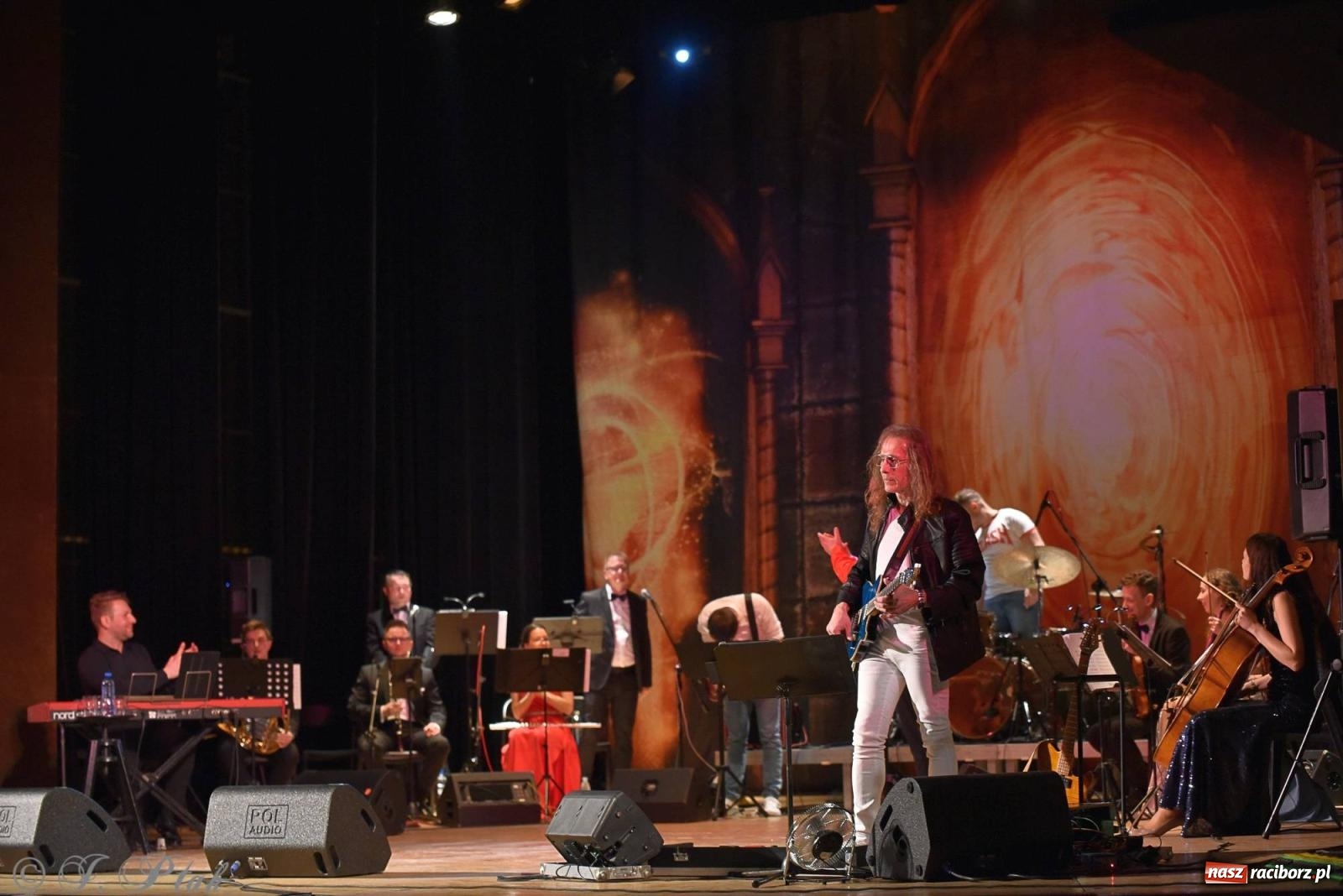 Zdjęcie w galerii na portalu naszraciborz.pl: Golden Hits of Queen & Majesty Orchestra w Raciborzu wiadomości z regionu