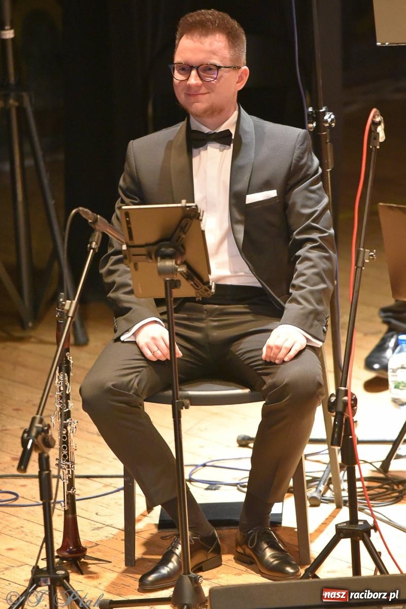 Zdjęcie w galerii na portalu naszraciborz.pl: Golden Hits of Queen & Majesty Orchestra w Raciborzu wiadomości z regionu