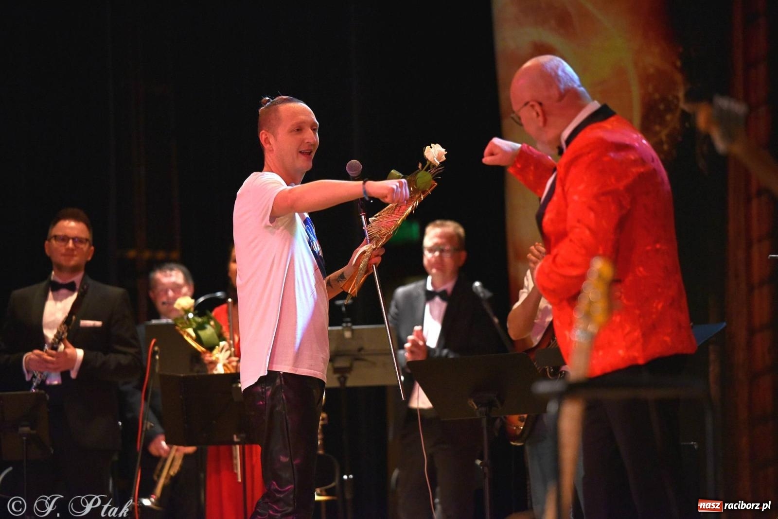 Zdjęcie w galerii na portalu naszraciborz.pl: Golden Hits of Queen & Majesty Orchestra w Raciborzu wiadomości z regionu