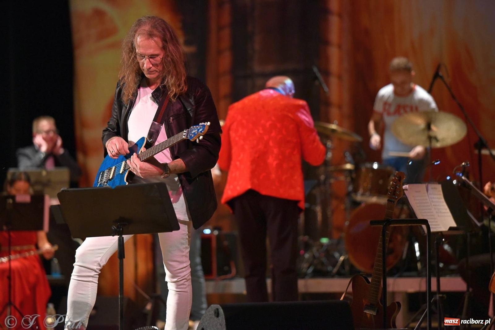 Zdjęcie w galerii na portalu naszraciborz.pl: Golden Hits of Queen & Majesty Orchestra w Raciborzu wiadomości z regionu