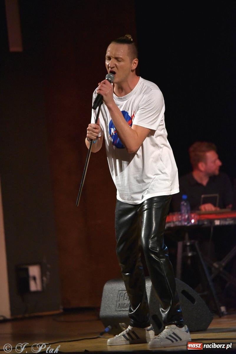 Zdjęcie w galerii na portalu naszraciborz.pl: Golden Hits of Queen & Majesty Orchestra w Raciborzu wiadomości z regionu