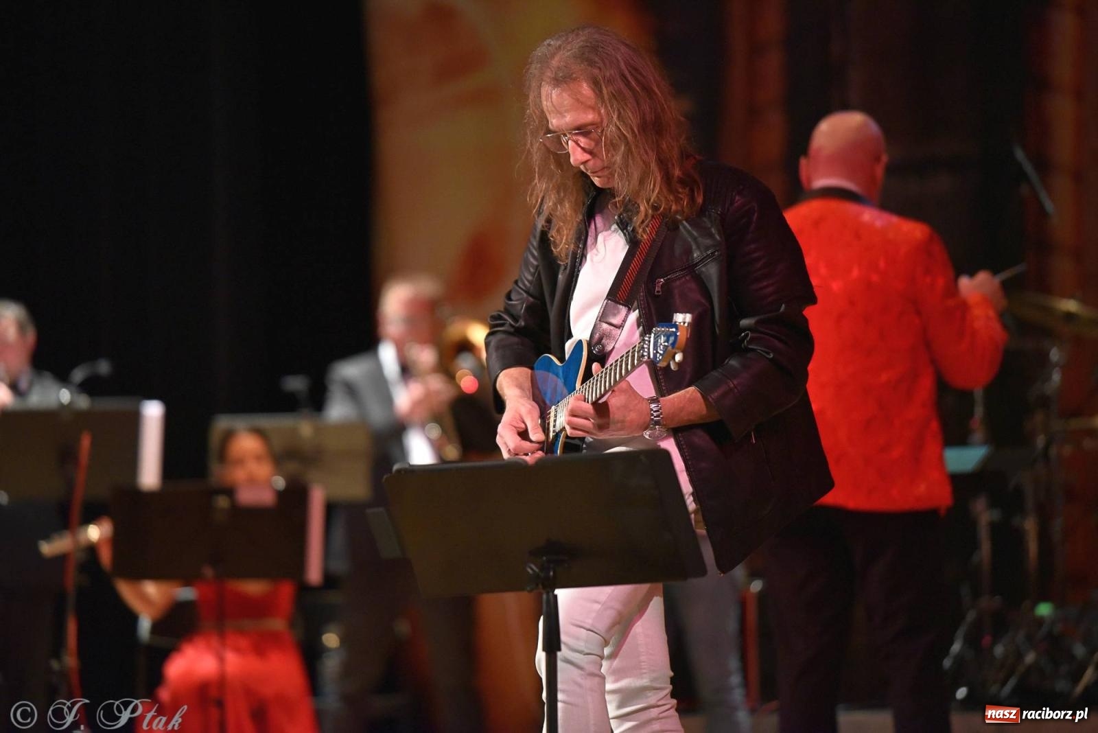 Zdjęcie w galerii na portalu naszraciborz.pl: Golden Hits of Queen & Majesty Orchestra w Raciborzu wiadomości z regionu