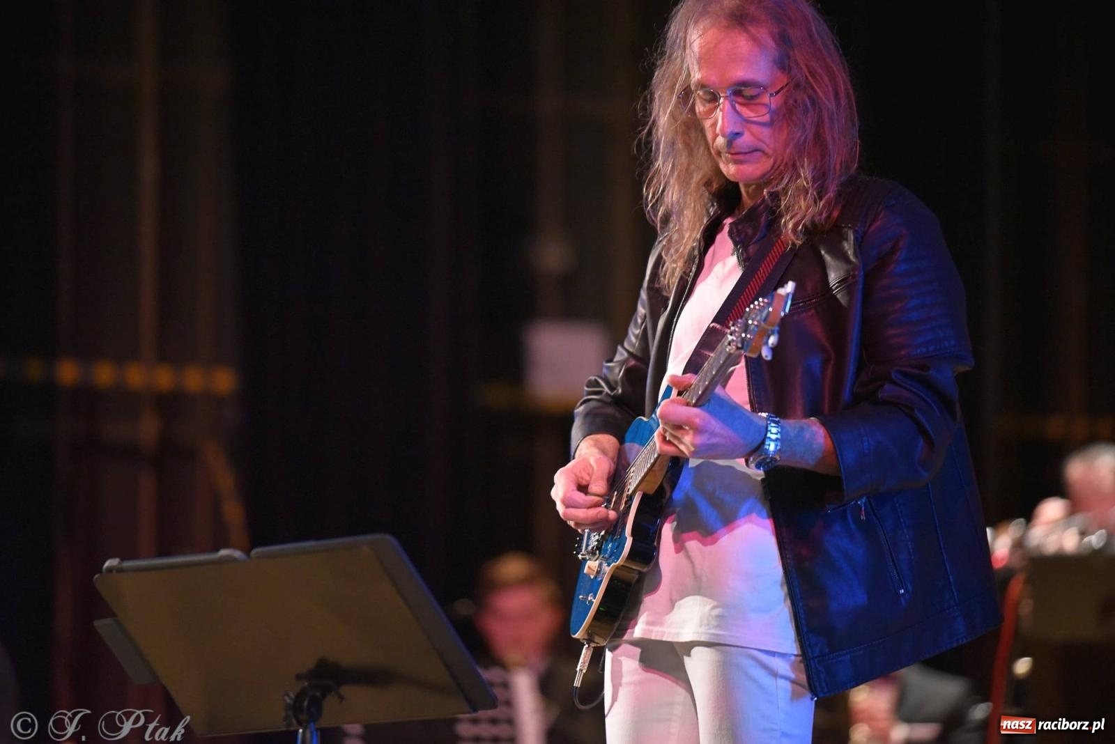 Zdjęcie w galerii na portalu naszraciborz.pl: Golden Hits of Queen & Majesty Orchestra w Raciborzu wiadomości z regionu