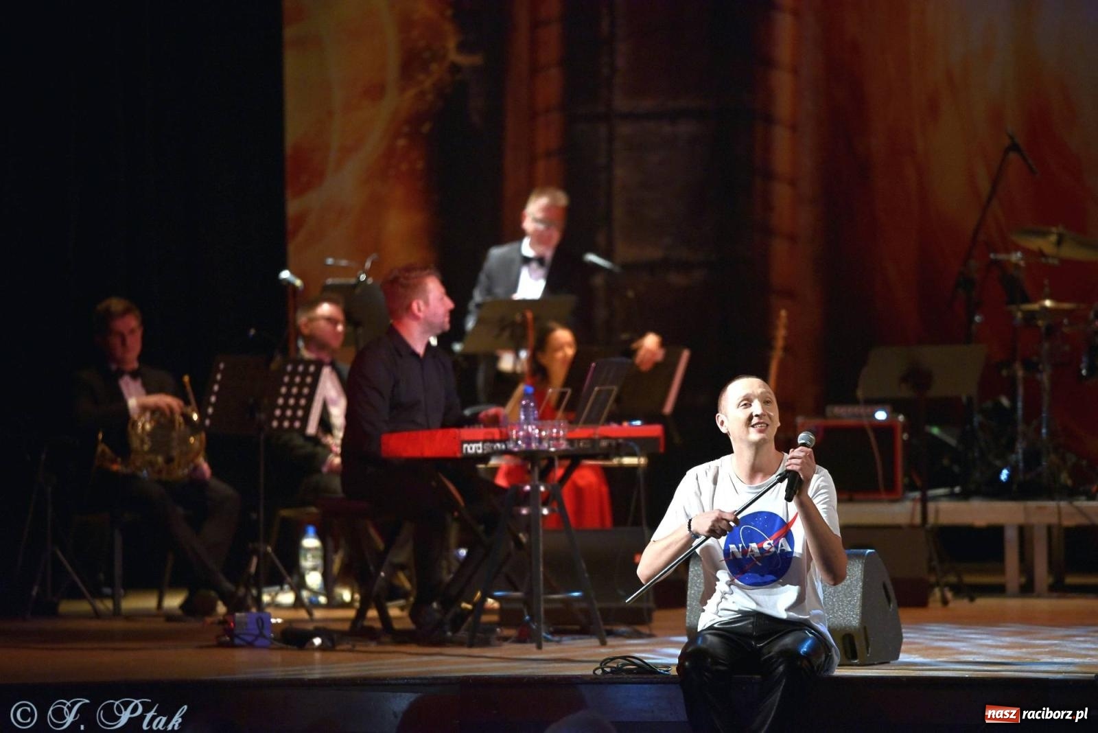 Zdjęcie w galerii na portalu naszraciborz.pl: Golden Hits of Queen & Majesty Orchestra w Raciborzu wiadomości z regionu