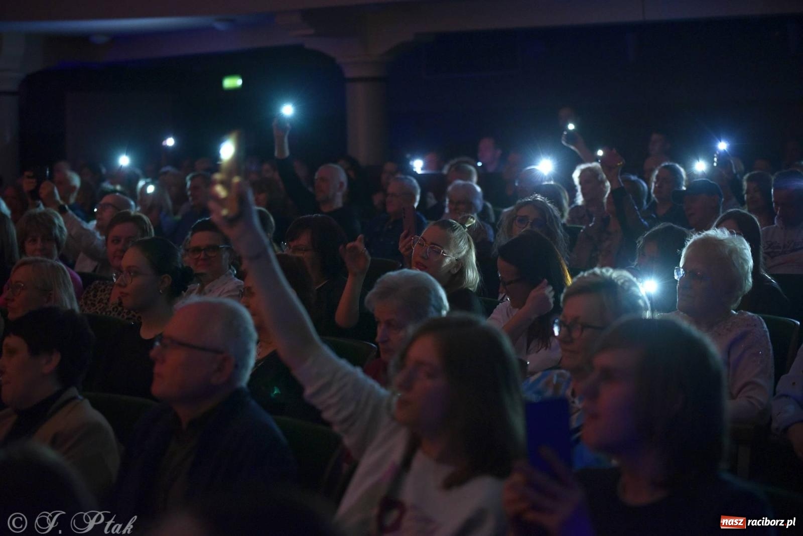 Zdjęcie w galerii na portalu naszraciborz.pl: Golden Hits of Queen & Majesty Orchestra w Raciborzu wiadomości z regionu