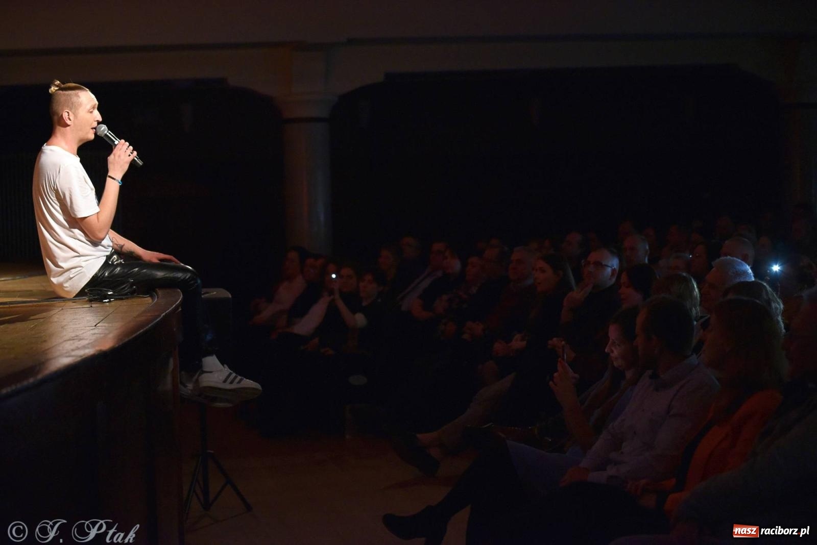 Zdjęcie w galerii na portalu naszraciborz.pl: Golden Hits of Queen & Majesty Orchestra w Raciborzu wiadomości z regionu