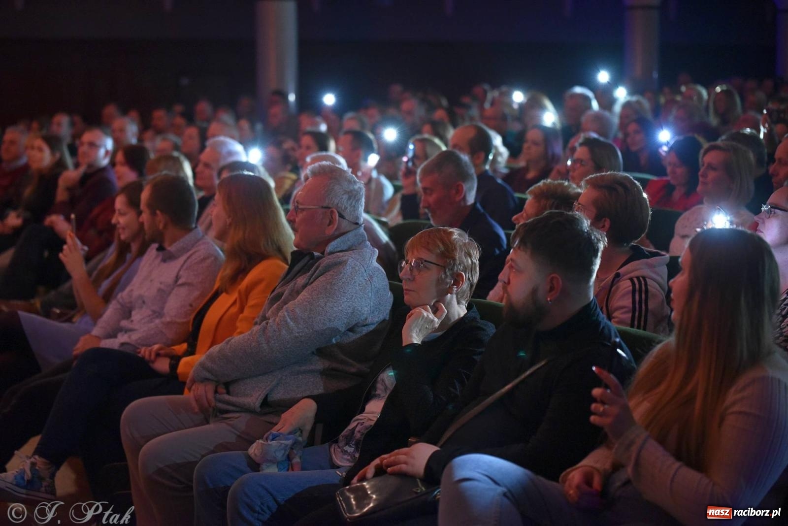 Zdjęcie w galerii na portalu naszraciborz.pl: Golden Hits of Queen & Majesty Orchestra w Raciborzu wiadomości z regionu
