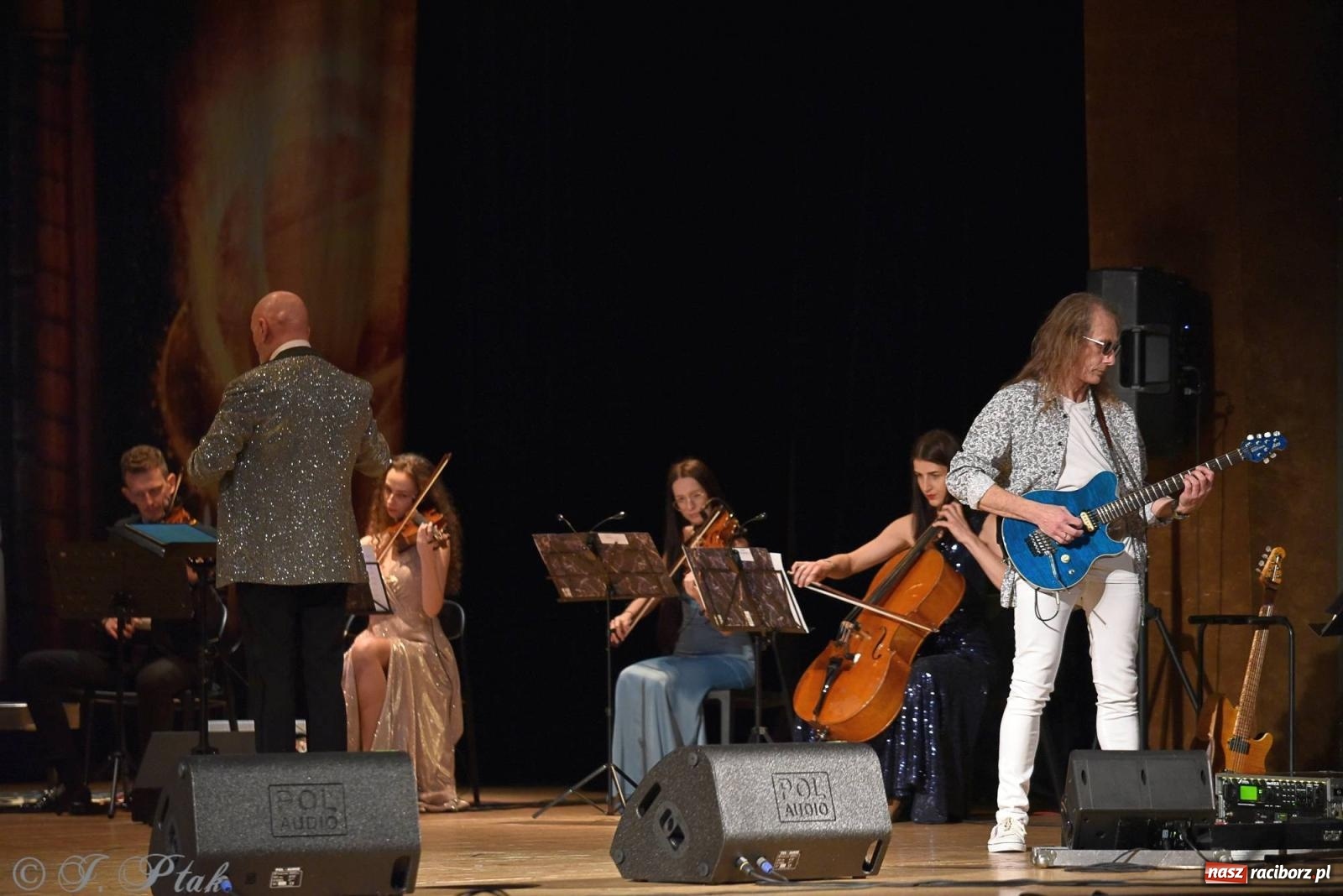 Zdjęcie w galerii na portalu naszraciborz.pl: Golden Hits of Queen & Majesty Orchestra w Raciborzu wiadomości z regionu