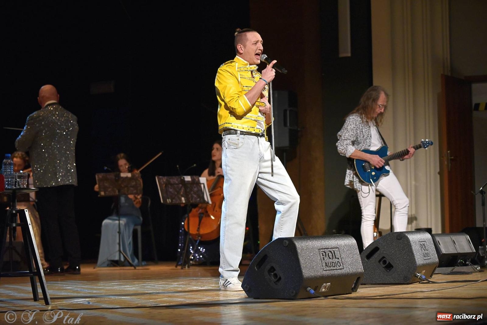 Zdjęcie w galerii na portalu naszraciborz.pl: Golden Hits of Queen & Majesty Orchestra w Raciborzu wiadomości z regionu