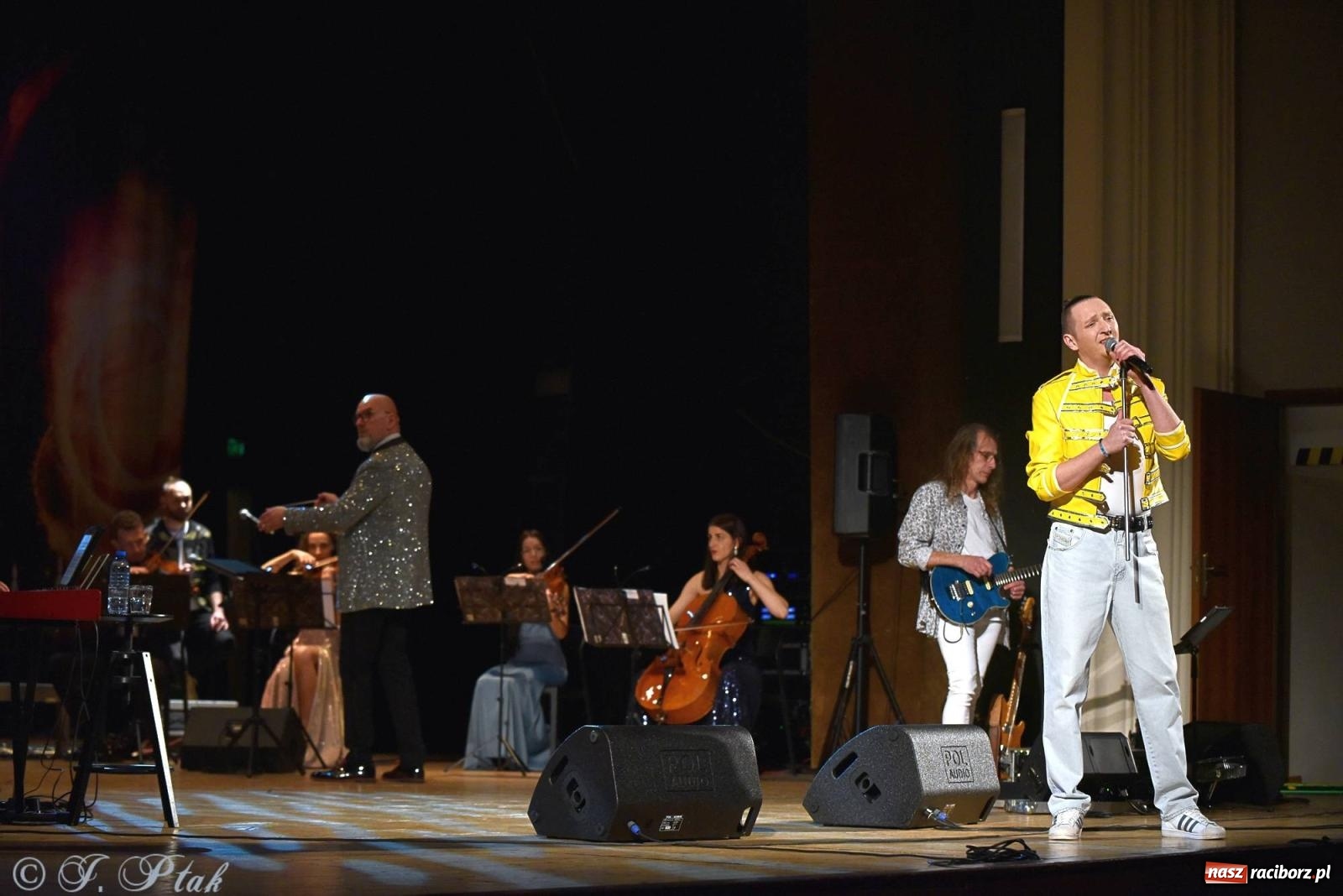 Zdjęcie w galerii na portalu naszraciborz.pl: Golden Hits of Queen & Majesty Orchestra w Raciborzu wiadomości z regionu