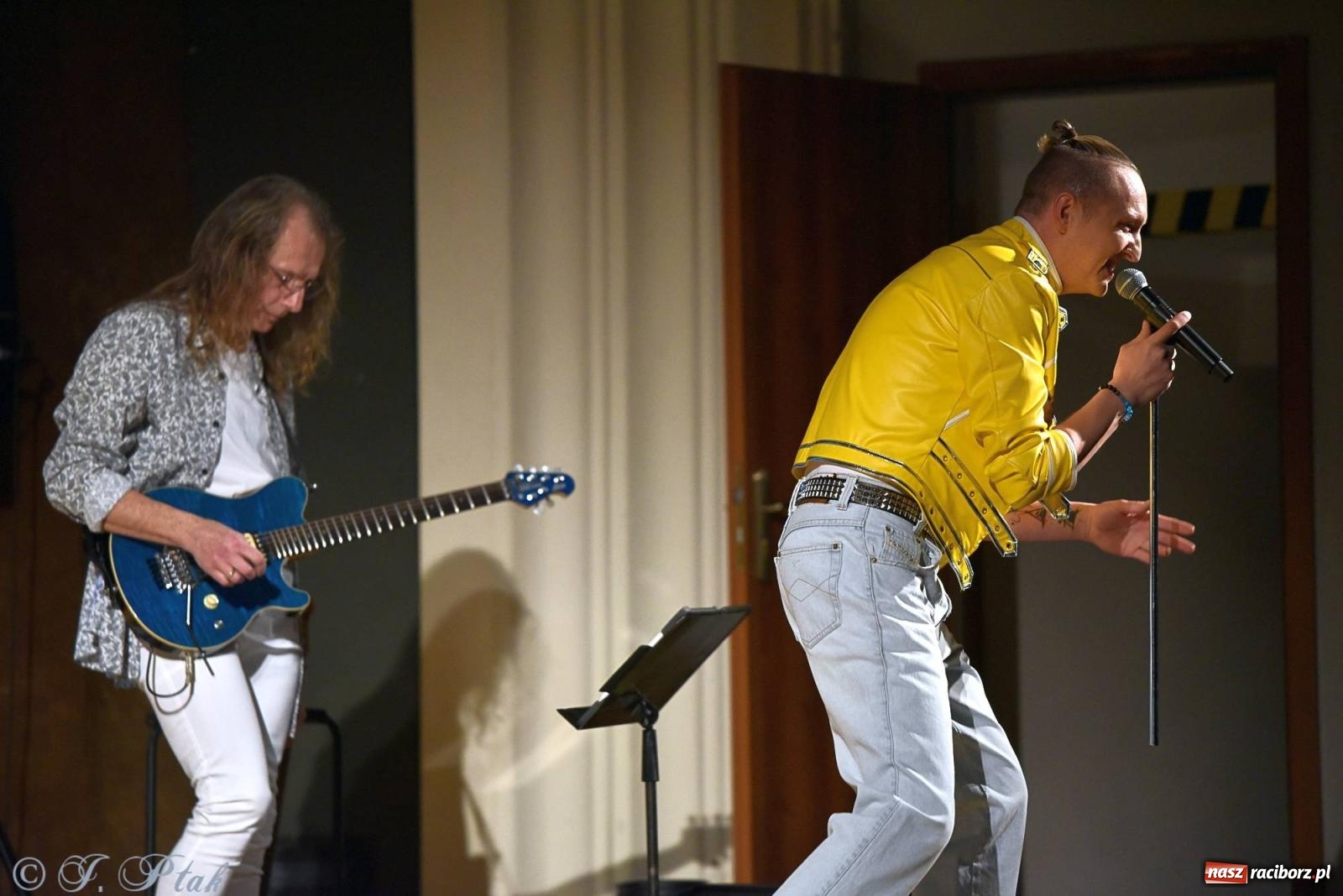 Zdjęcie w galerii na portalu naszraciborz.pl: Golden Hits of Queen & Majesty Orchestra w Raciborzu wiadomości z regionu