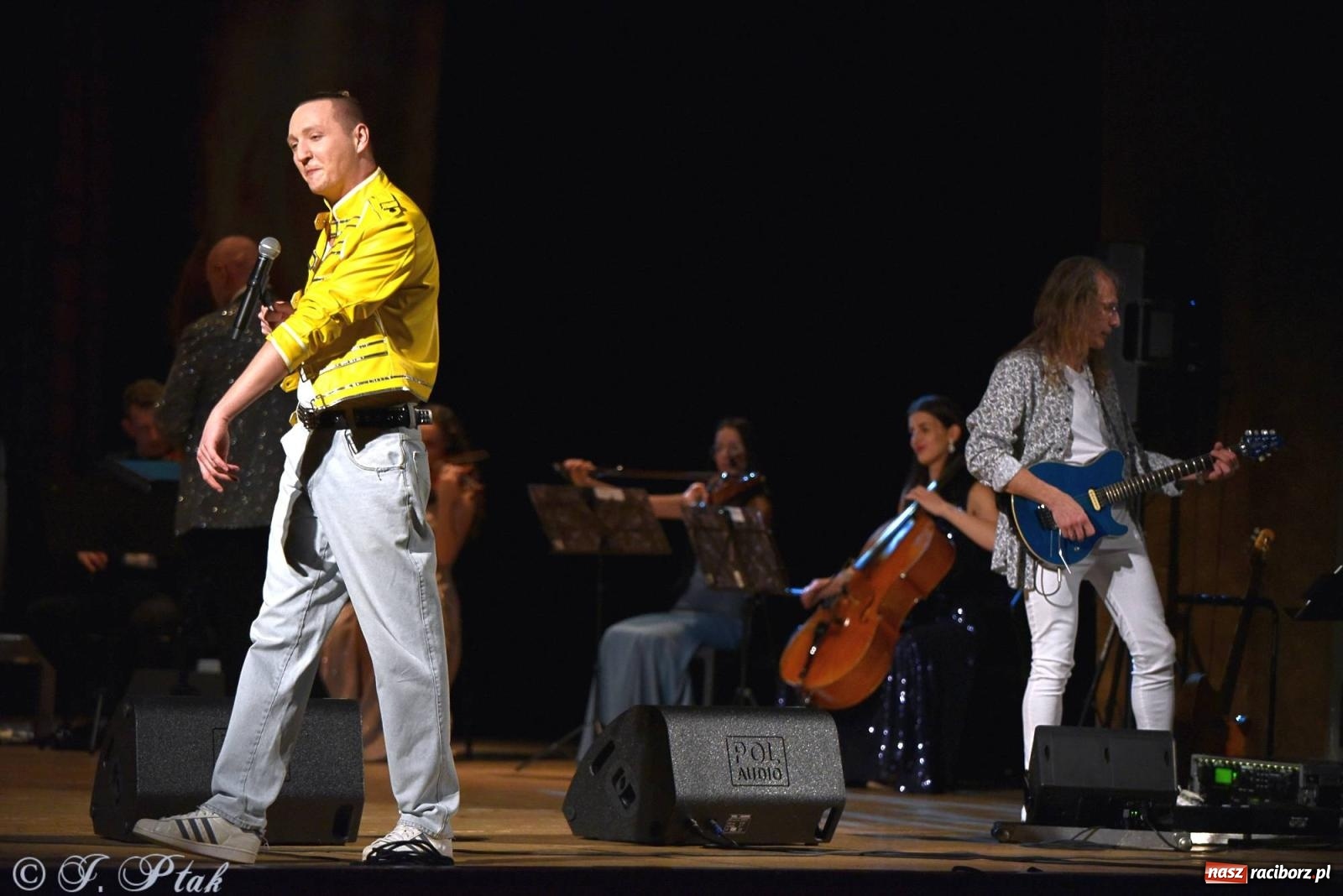 Zdjęcie w galerii na portalu naszraciborz.pl: Golden Hits of Queen & Majesty Orchestra w Raciborzu wiadomości z regionu