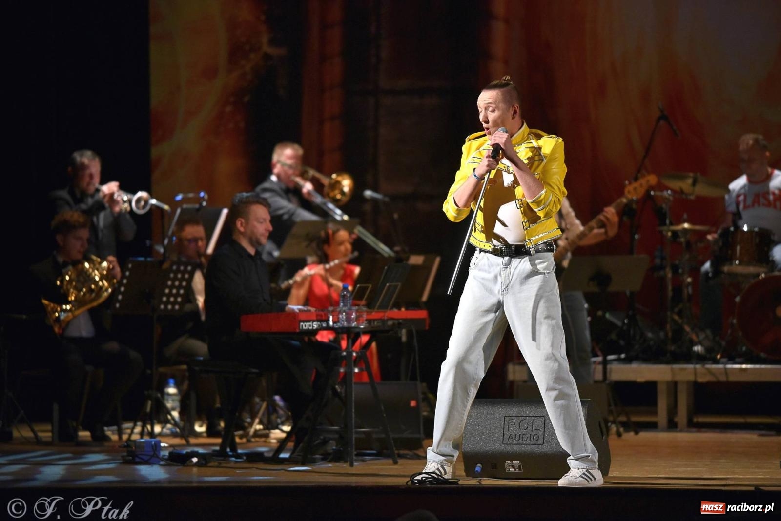 Zdjęcie w galerii na portalu naszraciborz.pl: Golden Hits of Queen & Majesty Orchestra w Raciborzu wiadomości z regionu