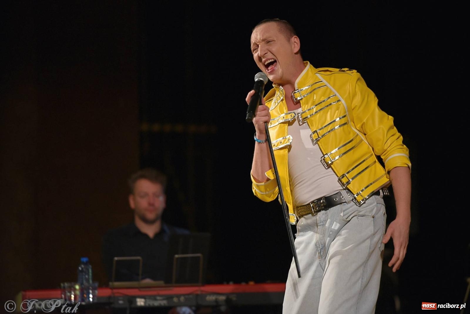 Zdjęcie w galerii na portalu naszraciborz.pl: Golden Hits of Queen & Majesty Orchestra w Raciborzu wiadomości z regionu