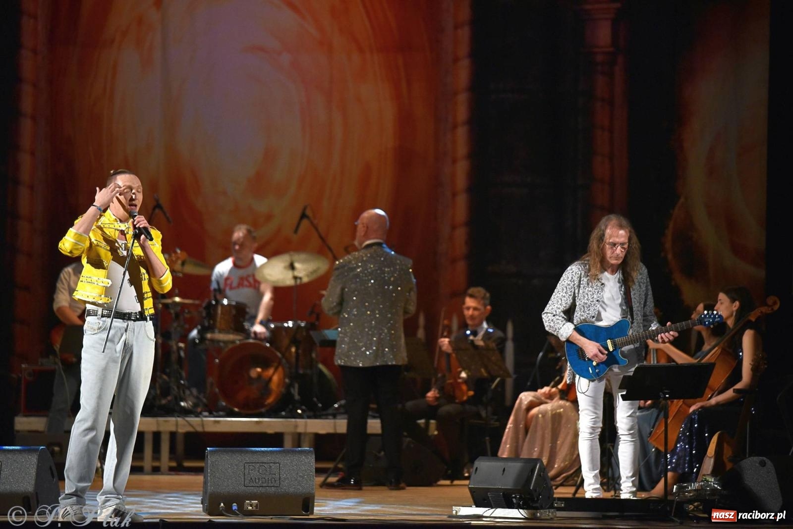 Zdjęcie w galerii na portalu naszraciborz.pl: Golden Hits of Queen & Majesty Orchestra w Raciborzu wiadomości z regionu