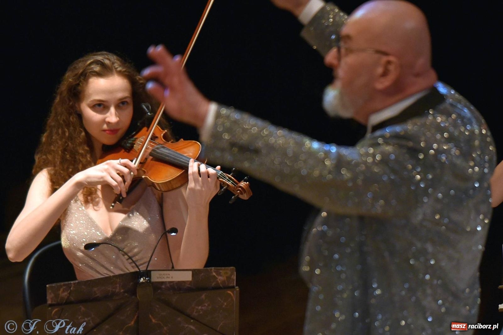 Zdjęcie w galerii na portalu naszraciborz.pl: Golden Hits of Queen & Majesty Orchestra w Raciborzu wiadomości z regionu