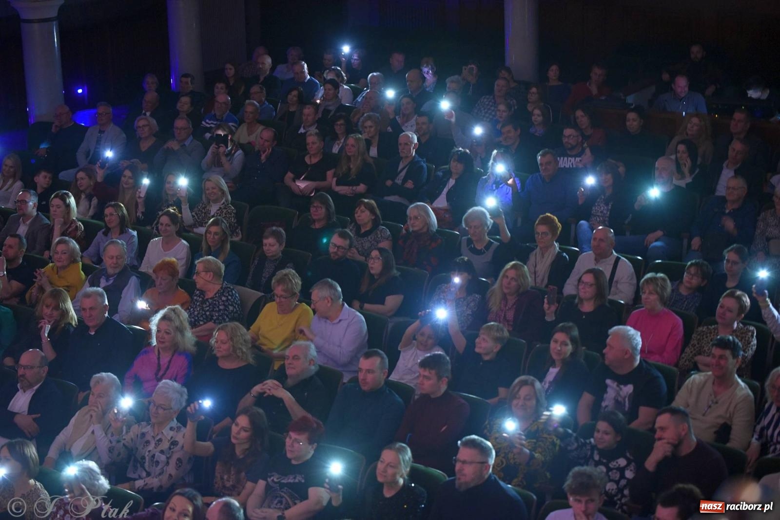 Zdjęcie w galerii na portalu naszraciborz.pl: Golden Hits of Queen & Majesty Orchestra w Raciborzu wiadomości z regionu