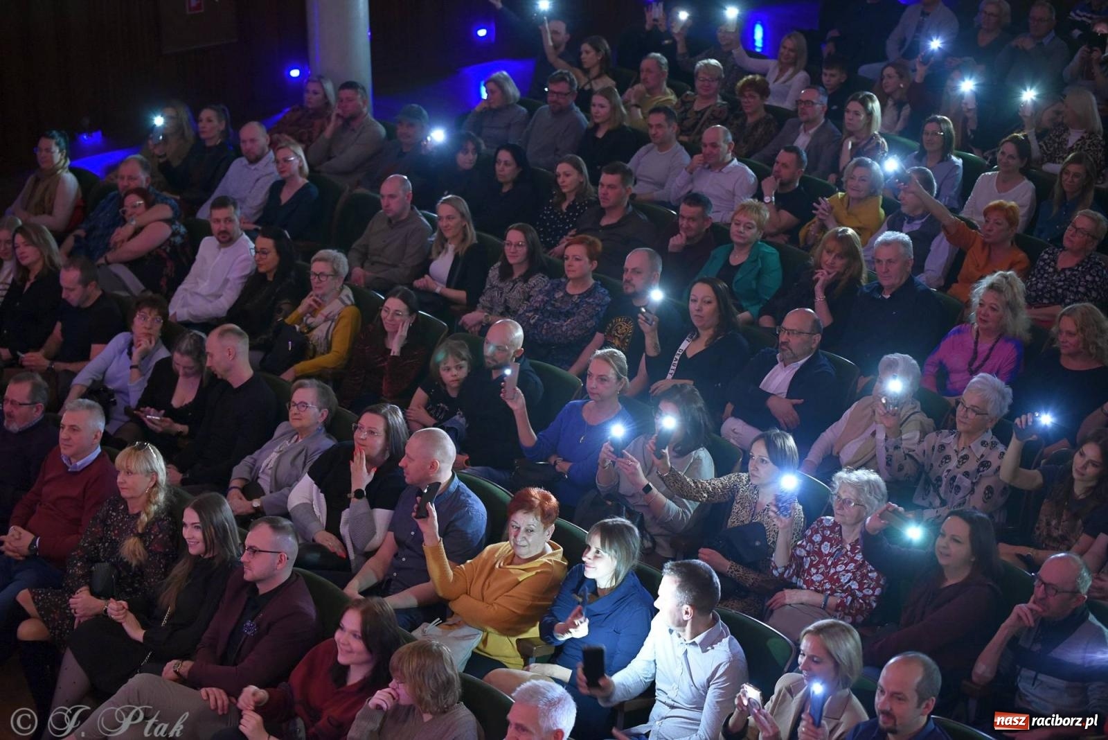 Zdjęcie w galerii na portalu naszraciborz.pl: Golden Hits of Queen & Majesty Orchestra w Raciborzu wiadomości z regionu