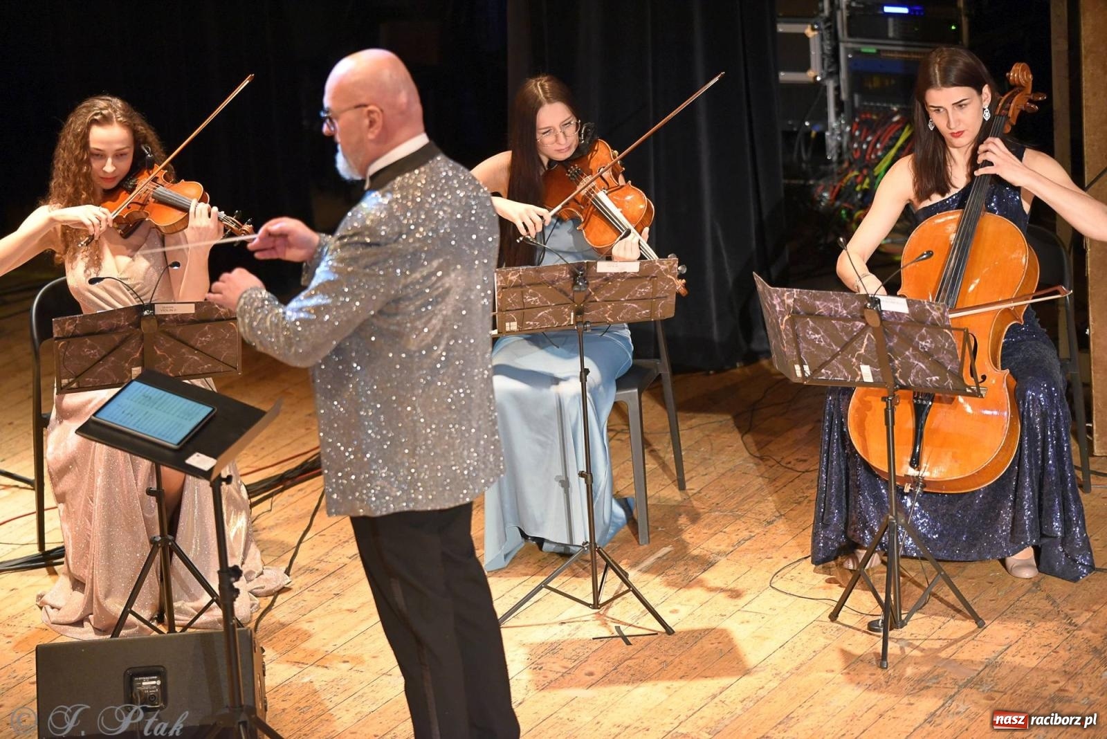 Zdjęcie w galerii na portalu naszraciborz.pl: Golden Hits of Queen & Majesty Orchestra w Raciborzu wiadomości z regionu