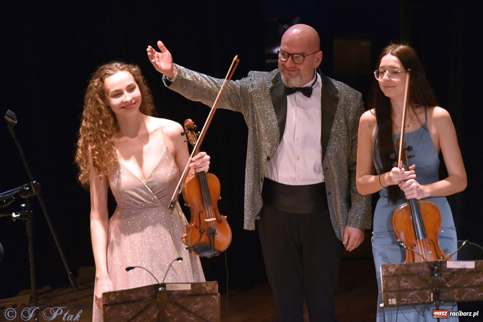 Zdjęcie w galerii na portalu naszraciborz.pl: Golden Hits of Queen & Majesty Orchestra w Raciborzu wiadomości z regionu