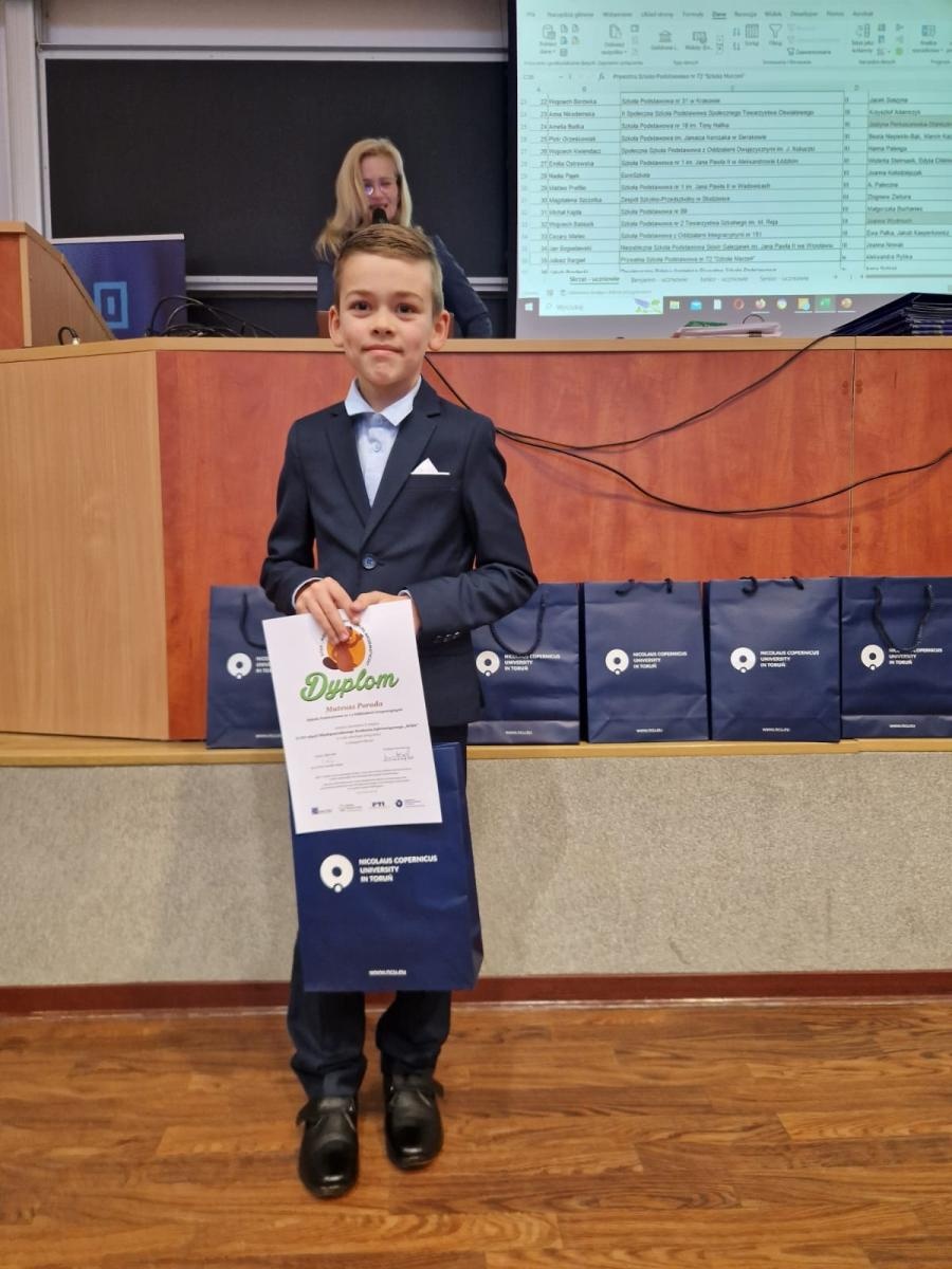 Zdjęcie w galerii na portalu naszraciborz.pl: Mateusz z SP 1 laureatem konkursu informatycznego Bóbr wiadomości z regionu