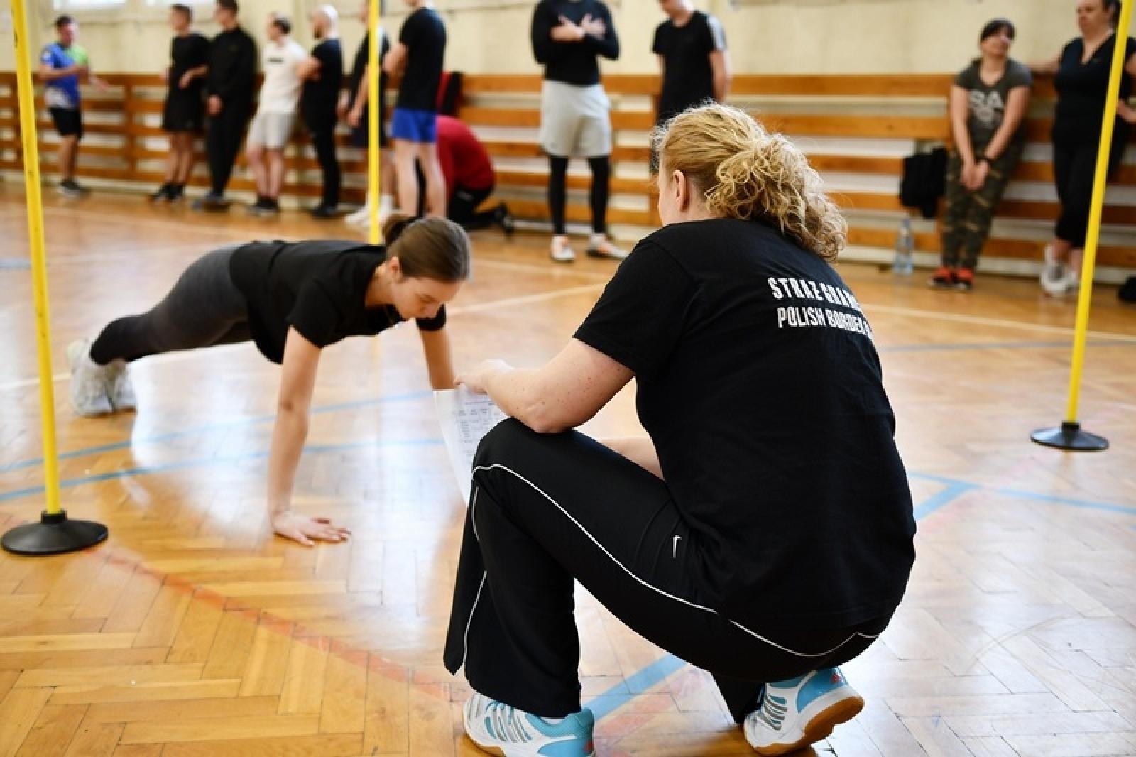 Zdjęcie w galerii na portalu naszraciborz.pl: Tak wygląda droga do munduru pogranicznika w SOSG w Raciborzu [FOTO] wiadomości z regionu