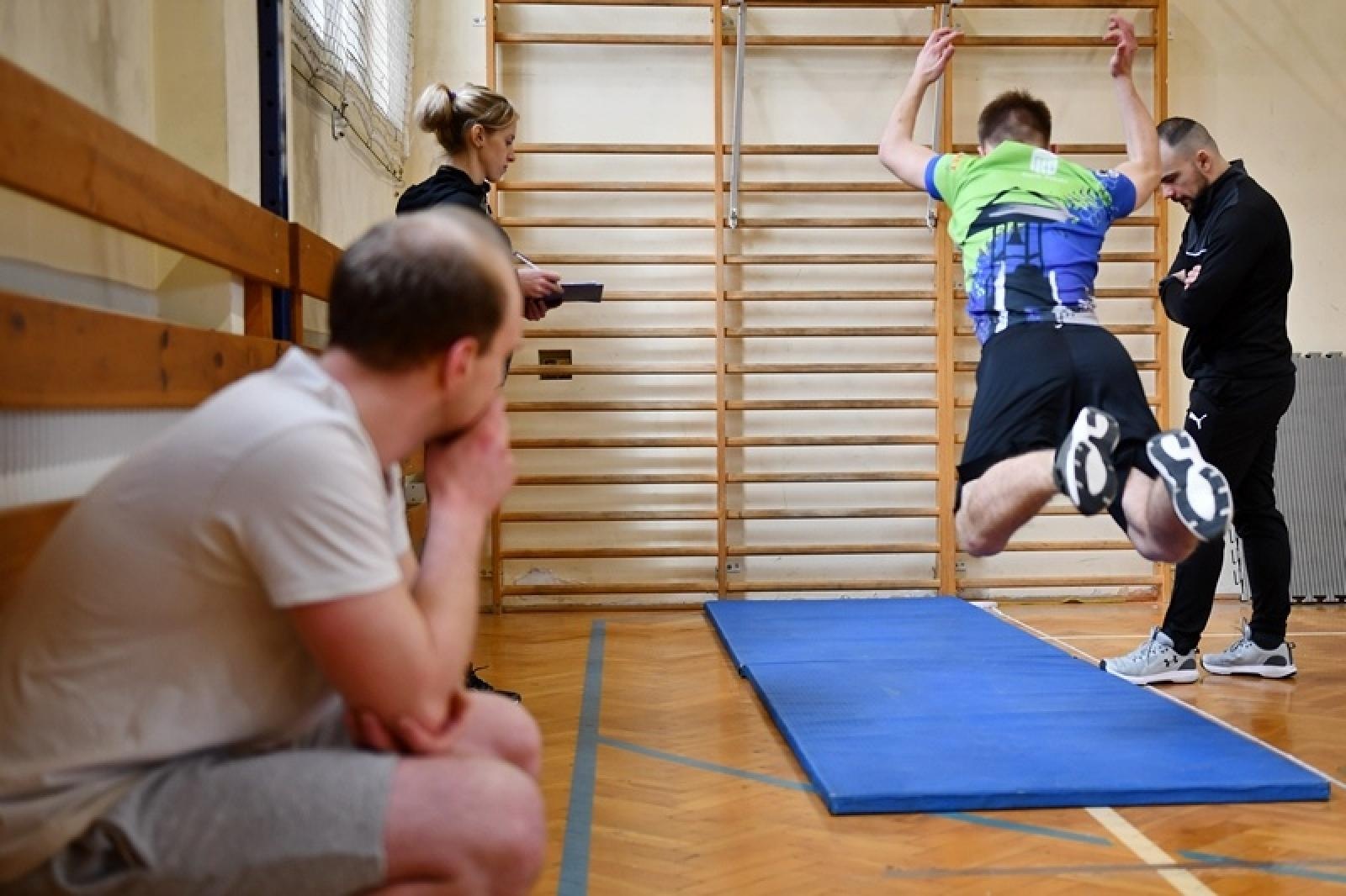 Zdjęcie w galerii na portalu naszraciborz.pl: Tak wygląda droga do munduru pogranicznika w SOSG w Raciborzu [FOTO] wiadomości z regionu