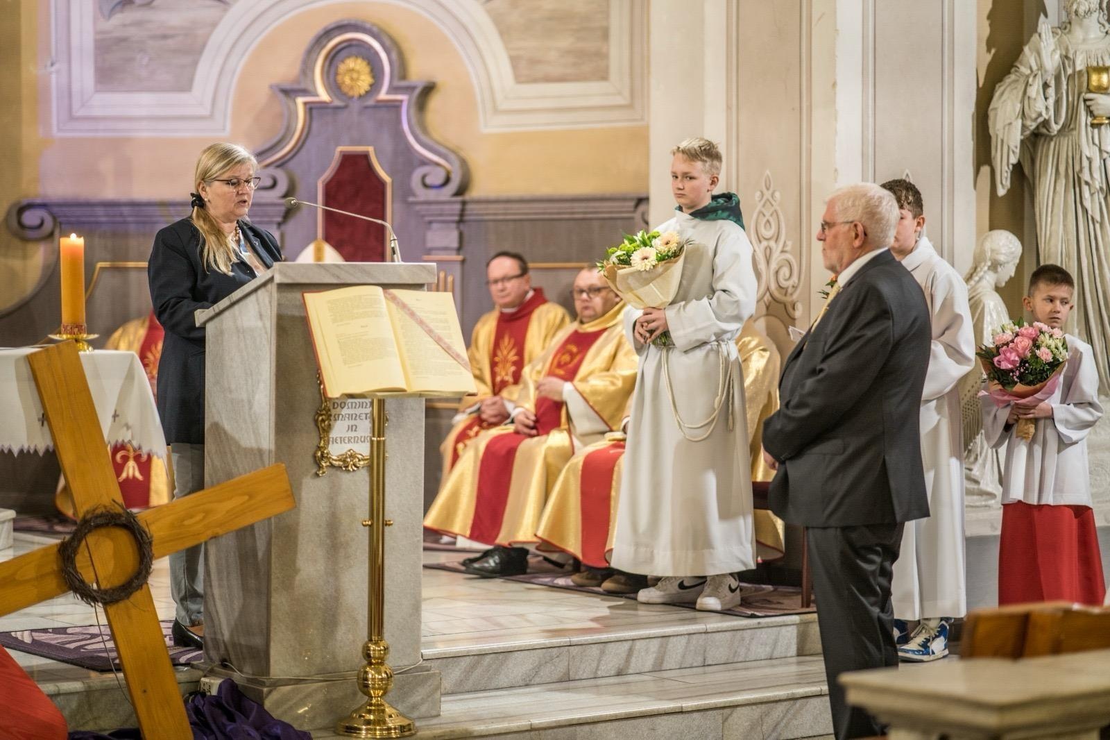 Zdjęcie w galerii na portalu naszraciborz.pl: Niecodzienna uroczystość w Krzanowicach. Hans Stein otrzymał Krzyż Pro Ecclesia et Pontifice wiadomości z regionu