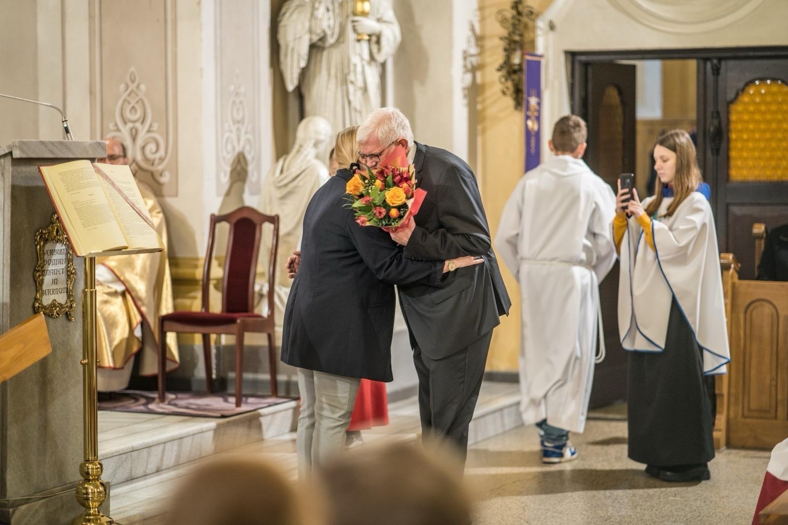 Zdjęcie w galerii na portalu naszraciborz.pl: Niecodzienna uroczystość w Krzanowicach. Hans Stein otrzymał Krzyż Pro Ecclesia et Pontifice wiadomości z regionu