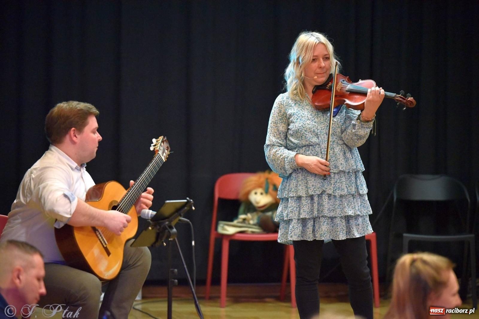 Zdjęcie w galerii na portalu naszraciborz.pl: Od klasyki do Afryki. Perkusja na spotkaniu maluchów z dźwiękami wiadomości z regionu