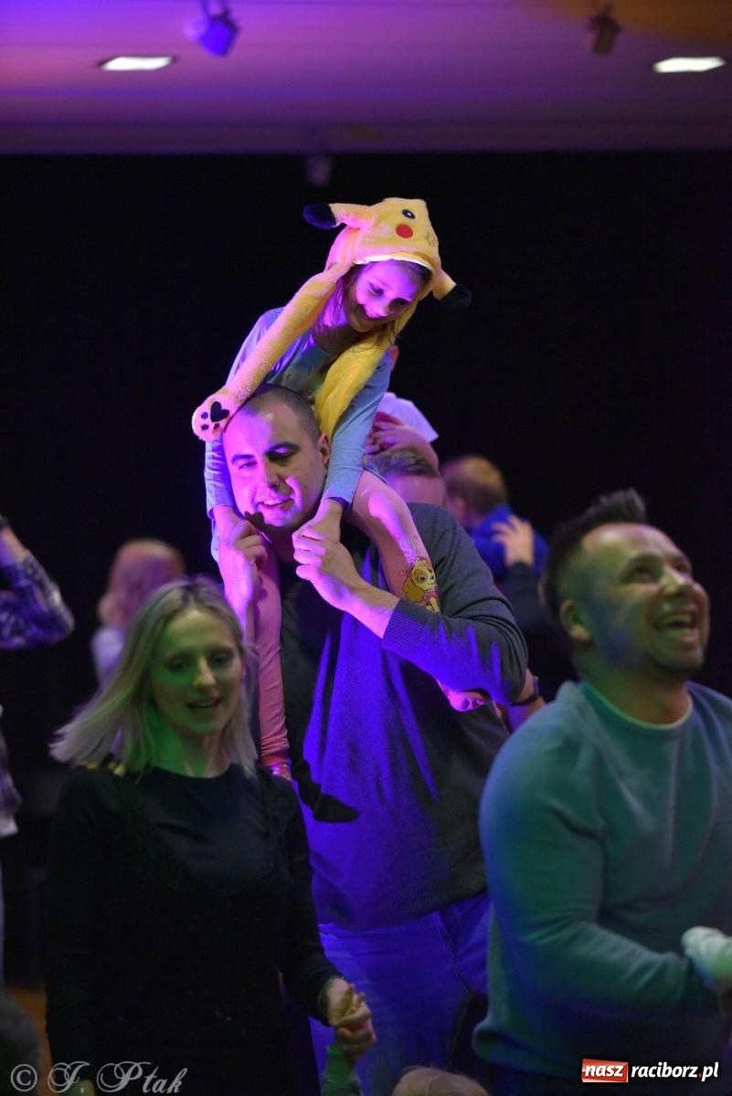 Zdjęcie w galerii na portalu naszraciborz.pl: Od klasyki do Afryki. Perkusja na spotkaniu maluchów z dźwiękami wiadomości z regionu