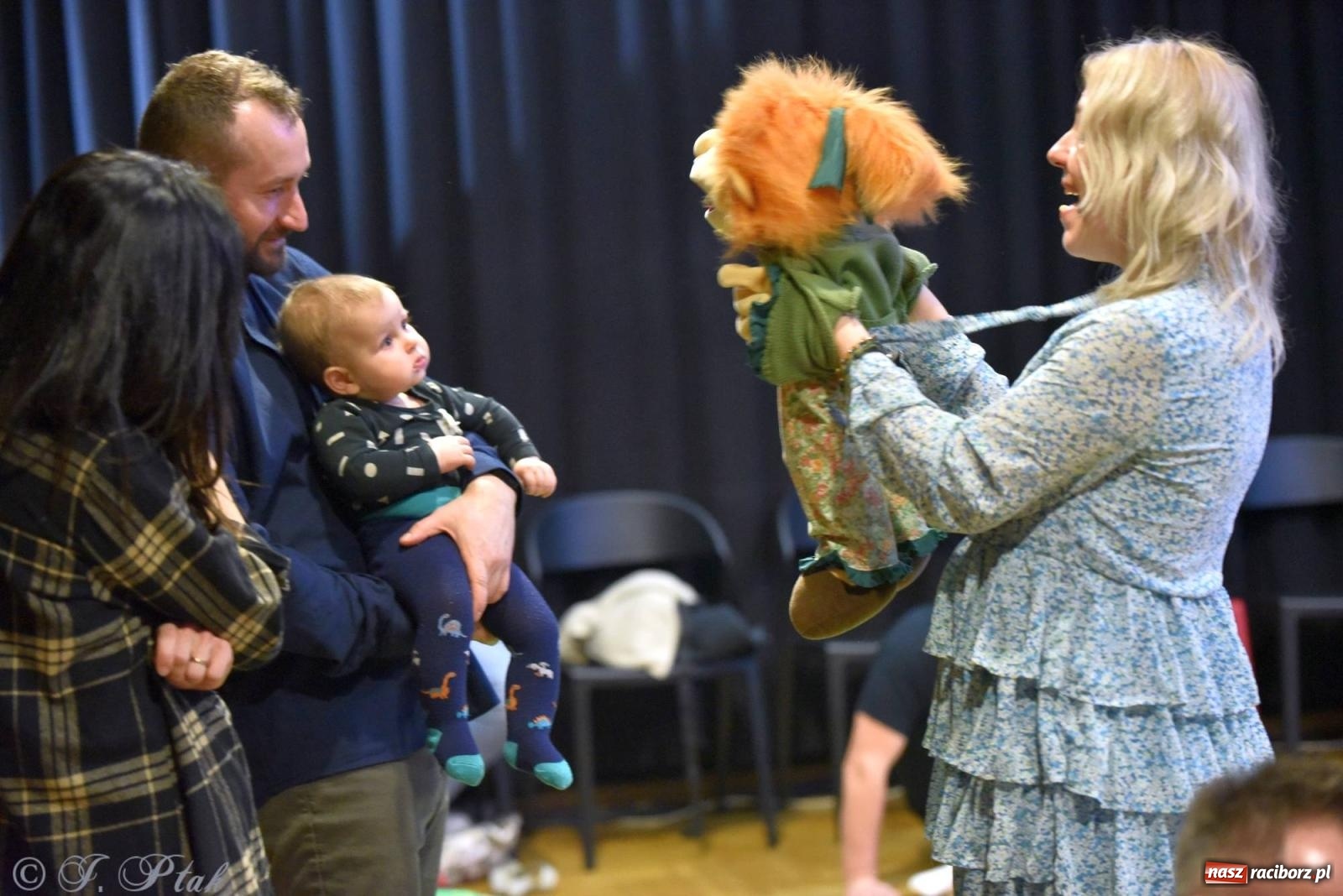 Zdjęcie w galerii na portalu naszraciborz.pl: Od klasyki do Afryki. Perkusja na spotkaniu maluchów z dźwiękami wiadomości z regionu