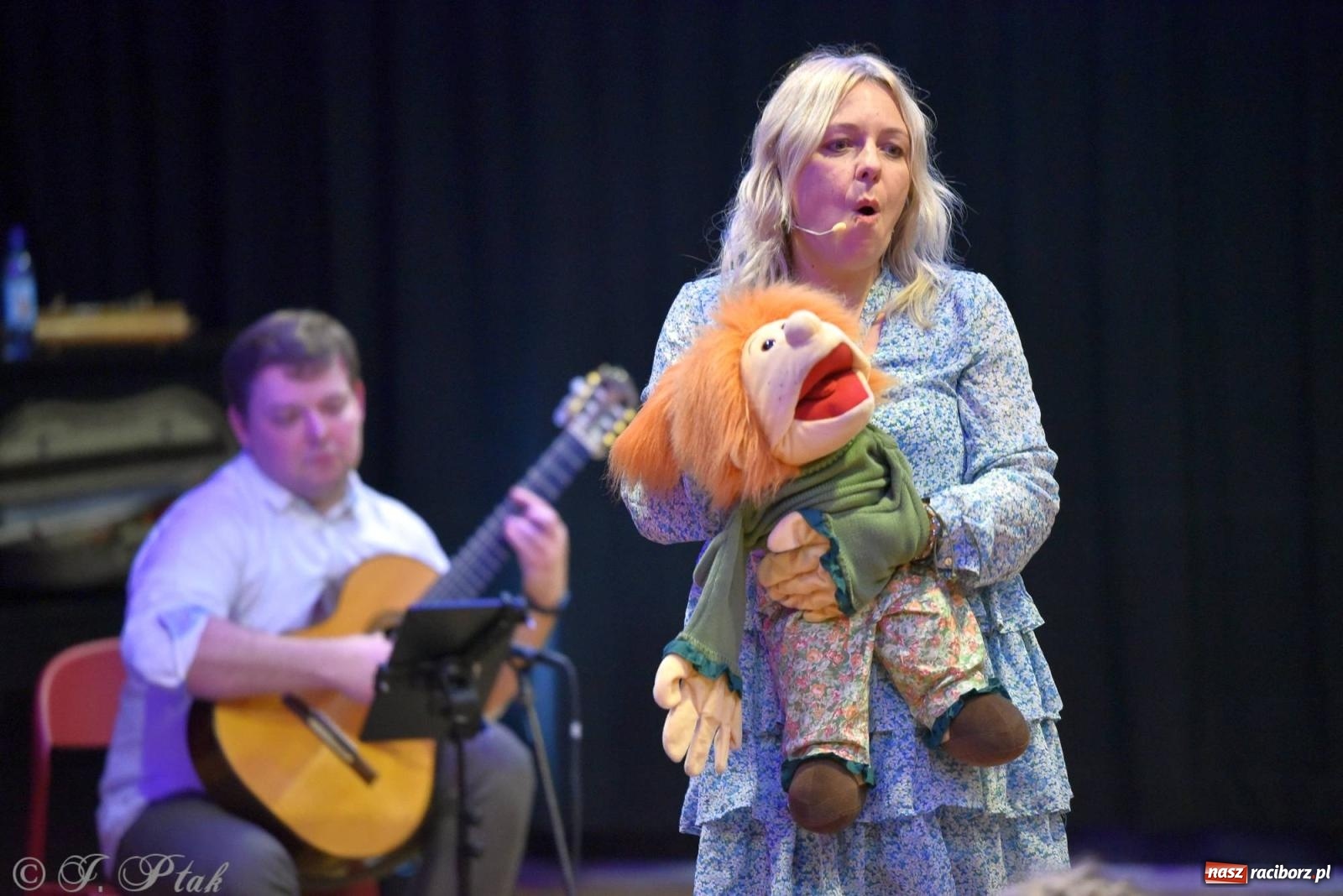 Zdjęcie w galerii na portalu naszraciborz.pl: Od klasyki do Afryki. Perkusja na spotkaniu maluchów z dźwiękami wiadomości z regionu