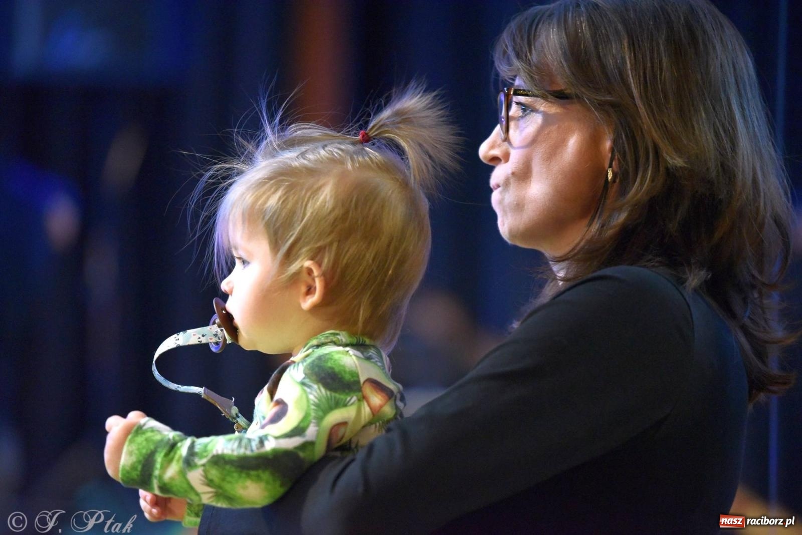 Zdjęcie w galerii na portalu naszraciborz.pl: Od klasyki do Afryki. Perkusja na spotkaniu maluchów z dźwiękami wiadomości z regionu