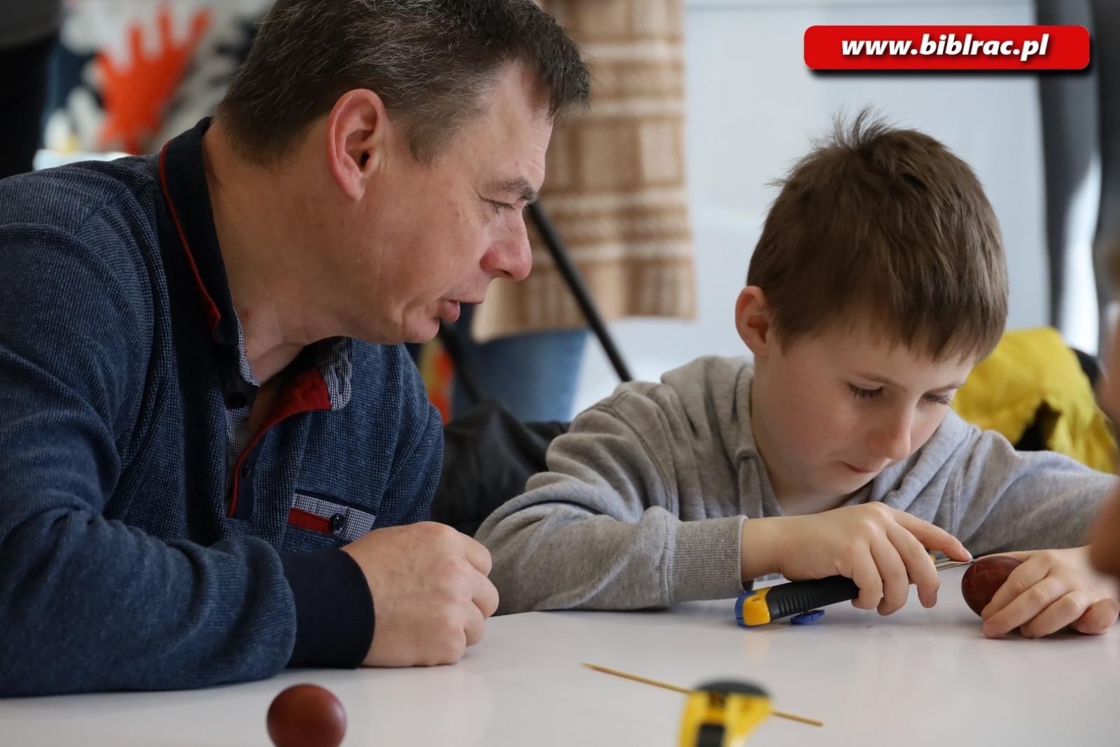 Zdjęcie w galerii na portalu naszraciborz.pl: Świątecznie i z jajem w bibliotecznym Klubie Ojca wiadomości z regionu