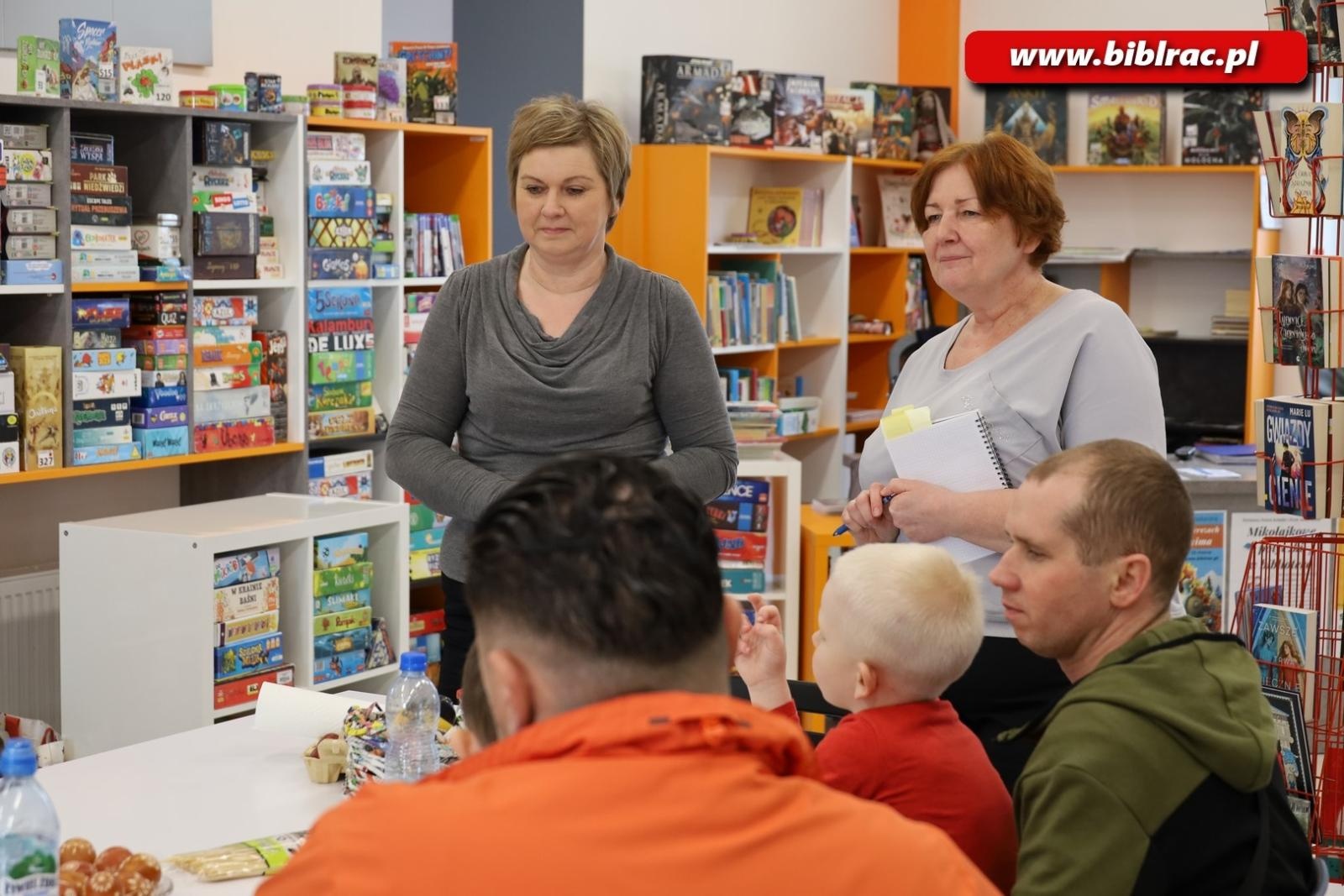 Zdjęcie w galerii na portalu naszraciborz.pl: Świątecznie i z jajem w bibliotecznym Klubie Ojca wiadomości z regionu